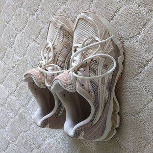 Asics Gel Kayano 14 in pink/ivory